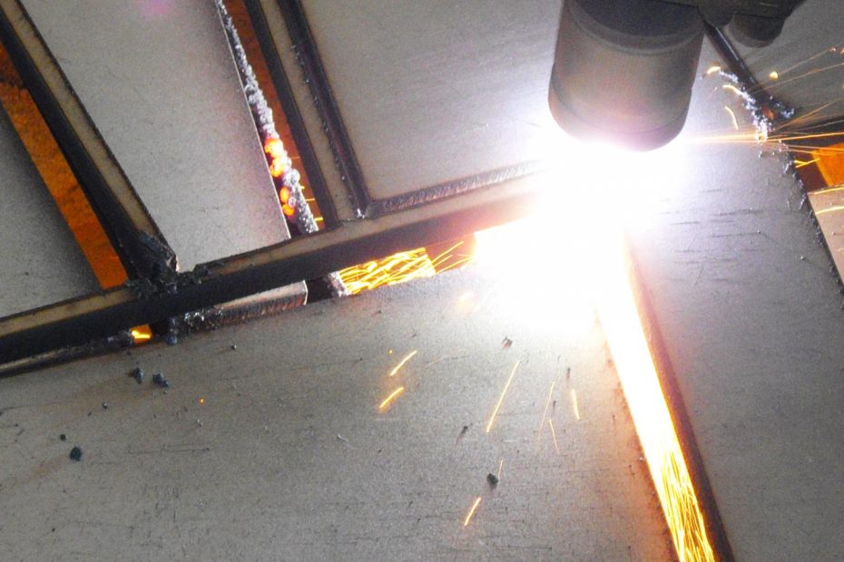Lavorazione dell'acciaio inox in officina